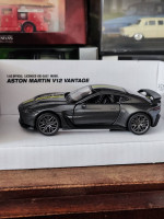 Aston Martin V12 Vantage